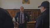 DVA TUŽIOCA VJT VODE ISTRAGU! Rektor pokušao da se sakrije iza belgijskog ambasadora, policija i njega ispratila! (VIDEO)