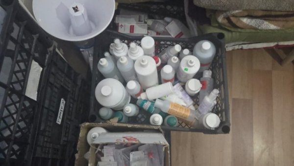 ПЕТАРДЕ И СПРЕЈЕВИ ИЗ РЕКТОРАТА СЕ УПОРЕЂУЈУ СА ОНИМ ЗАПАЉЕНИМ НА ФИЛОЗОФСКОМ: Прикупљају информације због смрти студенткиње