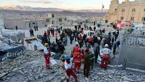 ИРАНЦИ ПРИКАЗАЛИ СНИМАК УНИШТЕНЕ ЧУВЕНЕ ЏАМИЈЕ: Дим се диже из рушевина великог шиитског верског центра (ВИДЕО)