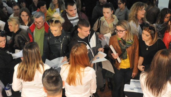 ПОНУЂЕНО 100 РАДНИХ МЕСТА: Одржан Сајам запошљавања у Врњачкој Бањи