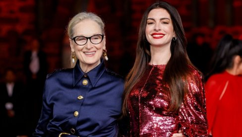 МЕРИЛ СТРИП И ЕН ХАТАВЕЈ НА ПРЕМИЈЕРИ ФИЛМА ЂАВО НОСИ ПРАДУ 2: Заблистале у креацијама какве до сада нисмо видели (ФОТО)