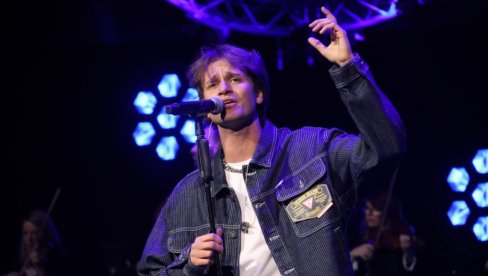 ПРЕКИНУТ КОНЦЕРТ ЈАКОВА ЈОЗИНОВИЋА У БЕОГРАДУ Певач повикао: Морамо све да откажемо?!