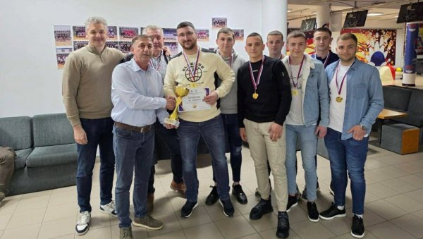ЗЛАТИБОР НАГРАДА ЗА ЕКИПУ ТРЕШЊЕВИЦЕ: Уручене награде најбољима на параћинском фудбалском турниру