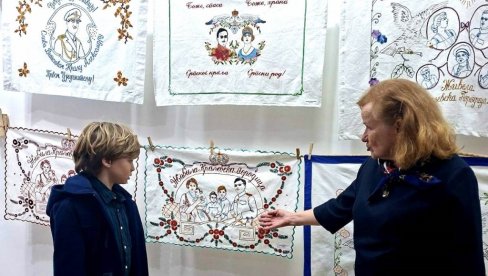 I vezom čuvaju dinastiju Karađorđevića: Muzej slatka-kuća Cvetića iz Kraljeva oživeo dozidnice sa portretima (FOTO)