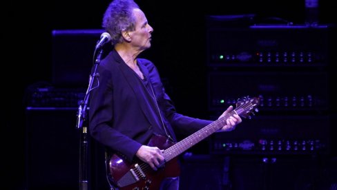 СЛАВНИ ГИТАРИСТА НАПАДНУТ НА УЛИЦИ: На њега је бачена материја непознатог састава - полиција се огласила