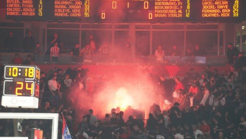 GROBARI KIPTE OD BESA! Delije su ovim transparentom naljutile navijače Partizana! (FOTO)