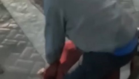 ОСУЂЕН БЛОКАДЕР ИЗ ИНЂИЈЕ ЗБОГ НАНОШЕЊА ТЕШКИХ ТЕЛЕСНИХ ПОВРЕДА: Ево ко је силеџија, језив снимак (ВИДЕО)