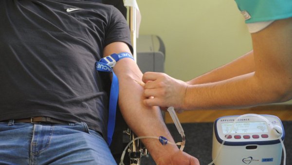 ПРИКУПЉЕНЕ 53 ЈЕДИНИЦЕ: На врњачком Факултету одржана акција добровољног давалаштва крви