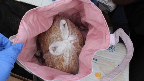 УХАПШЕНА ЖЕНА У ЗАЈЕЧАРУ: Продавала дуван без акцизних маркица, заплењено скоро 100 КГ