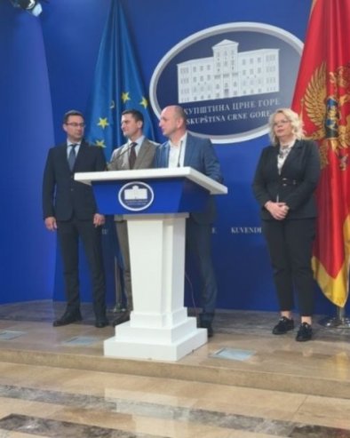 НА БЛАГОВЕСТИ О ДРЖАВНИМ СИМБОЛИМА И ДРЖАВЉАНСТВУ: Предлог лидера ДНП Милана Кнежевића посланицима Скупштине Црне Горе