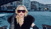 MADONA UŽIVA U LJUBAVI I NOVIM PROJEKTIMA U VENECIJI: Vožnja gondolom u sumrak (FOTO)