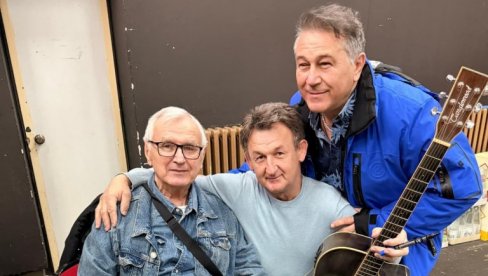 УЗБУЂЕЊЕ И ПРИЈАТЕЉСТВО ИЗА КУЛИСА: Хадил Муслимовић и Ферид Авдић са гитаристом Бором Вишњићем евоцирају музичке успомене (ФОТО)