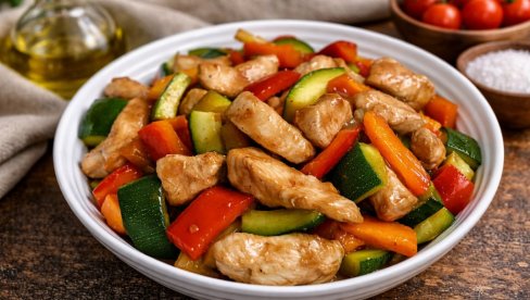 PILETINA SA POVRĆEM:  Lagan, ukusan i brz obrok