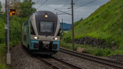 ВОЗ ИСКОЧИО ИЗ ШИНА У АУСТРИЈИ: Хиљаде путника заглављено!