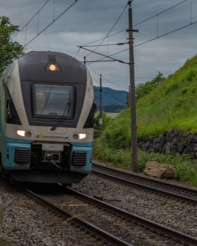 ВОЗ ИСКОЧИО ИЗ ШИНА У АУСТРИЈИ: Хиљаде путника заглављено!