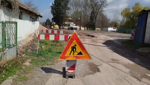 ИЗГРАДЊА У ПАРАЋИНСКМ НАСЕЉУ „АДАКАЛЕ“: Продужава се Улица Живке Петровић (ФОТО)