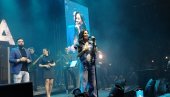 ЊЕМУ У ВЕЛИКУ ЧАСТ: Цеца на концерту у Јагодини отпевала песму Драгане мој за Драгана Марковића Палму и поздравила његову породицу (ФОТО)
