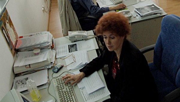 ОДЛАЗАК ЈЕЛКЕ ЂУРИЋ: Преминула дугогодишња уредница у Новостима - Била изузетно образована, права дама, увек на штиклама и с ташном у руци