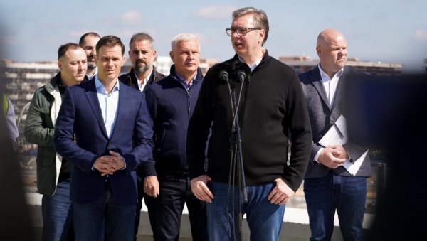 ТАКВУ ИНФОРМАЦИЈУ ИМАМ САМО ЈА: Вучић о кандидату СНС за председника: Петров би то обављао изузетно, а поредити га са Ђокићем - два света