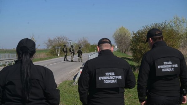 ПРОНАЂЕНА ДВА ЦРНА РАНЦА СА ОКО ЧЕТИРИ КИЛОГРАМА МАТЕРИЈЕ: Огласило се тужилаштво о експлозиву код гасовода у Кањижи (ВИДЕО)