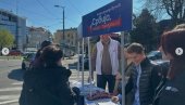 ПРЕЖИВЕЛИ СМО БЛОКАДЕРСКИ ТЕРОР И НАСТАВЉАМО ТАМО ГДЕ СМО СТАЛИ Брнабићева на путу за Каблар обишла штанд СНС на Савском Венцу (ФОТО)