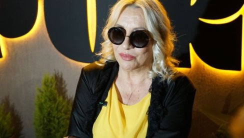 VESNA ZMIJANAC ŠOKIRANA ZAHTEVOM JEDNE OBOŽAVATELJKE: Pevačica se prekrstila kada je čula šta želi od nje