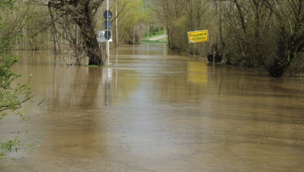 ВОДА СЕ ПОВЛАЧИ: Опада ниво Западне Мораве код Краљева