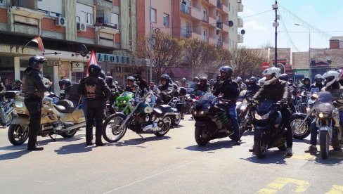 BAJKERI SE OKUPILI U PARAĆINU: Ozvaničen start ovogodišnje moto-sezone (FOTO)