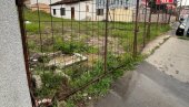 OTPADNE VODE PORED VRTIĆA: Kanalizacija godinama povremeno teče ulicom Jovanke Radaković na Mirijevu, ali rešenje se ne nazire
