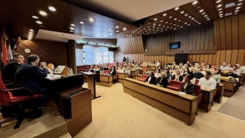 ЈАВНА РАСПРАВА О ИЗМЕНАМА И ДОПУНАМА ПОРОДИЧНОГ ЗАКОНА: Унапређење заштите деце и статуса појединца у друштву у фокусу Града Новог Сада