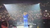 PEVAM SRCEM KAO I UVEK: Neda Ukraden razgalila masu u krcatoj Areni (FOTO)