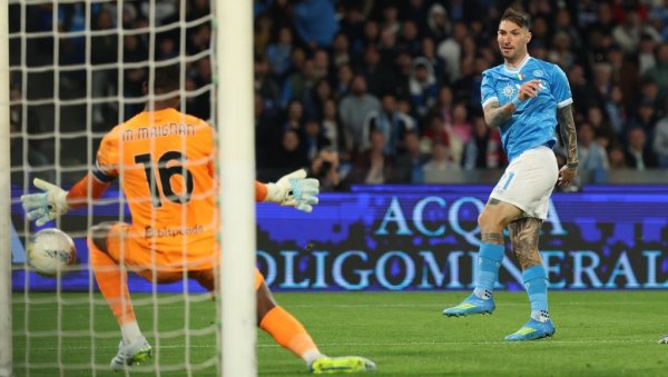 ПОЛИТАНО ПРЕСУДИО МИЛАНУ: Наполи победио росонере и озбиљно га удаљио од трке за титулу (ВИДЕО)