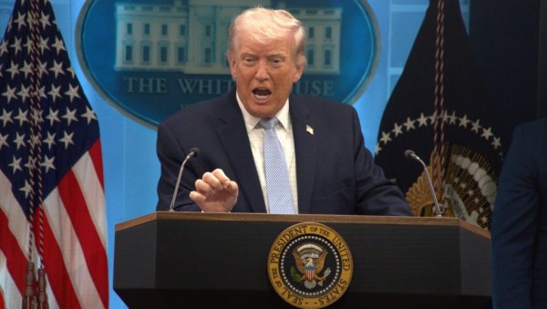 ТРАМП ПРЕТИ НОВИНАРУ ЗБОГ ИНФОРМАЦИЈА О ПИЛОТУ У ИРАНУ Ово је питање националне безбедности - откријте извор или идете у затвор