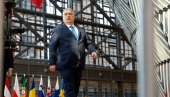 PORUKA ONIMA ŠTO SLAVE PAD ORBANA: Počnite da učite neki zanat, jer nećete se od politike leba najesti