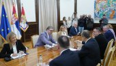 PREDSEDNIK NASTAVIO KONSULTACIJE SA STRANKAMA: Vučić se danas obraća u 13 časova (FOTO)