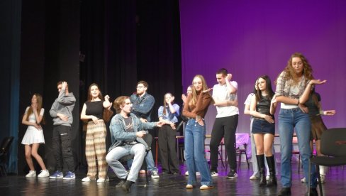MJUZIKL ZA PUT NADE U MINSK: Humanitarna predstava kikindske gimnazije „Dušan Vasiljev“ (Foto)