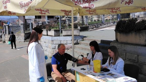 ЗАШТО ЈЕ КРВНИ ПРИТИСАК ВИШИ УЈУТРУ? Лекари дају одговор