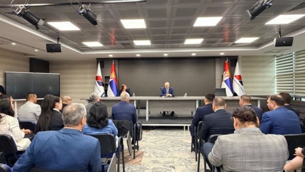 ВУЧЕВИЋ СА ПРЕДСТАВНИЦИМА РОМА: То су наша браћа и сестре, са којима се боримо раме уз раме за напредну Србију (ФОТО)