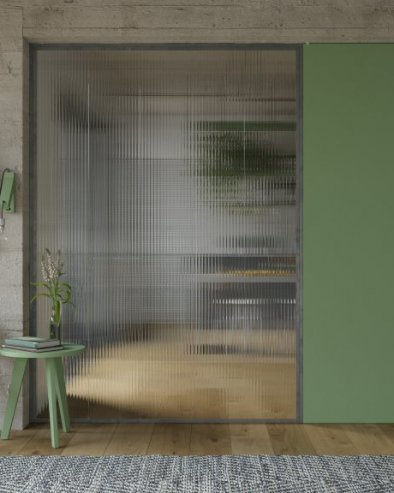 ЗАШТО ЈЕ ТРАНСПАРЕНТНИ ДИЗАЈН АПСОЛУТНИ ХИТ ПРОЛЕЋА: Чаробна игра светлости и боје (ФОТО)