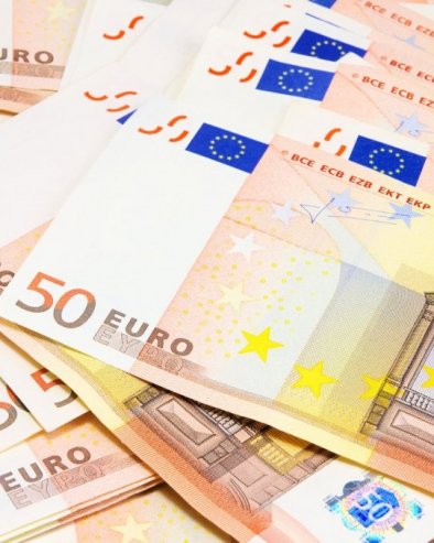 Новац стиже за четири знака: Ево ко ће добити паре до 25. априла, а један знак треба да игра игре на срећу