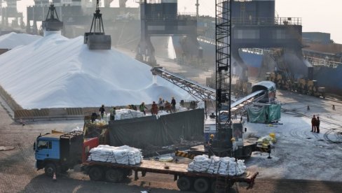 HITNO: Zašto Indija zbog rata u Iranu kupuje 2,5 tona uree?