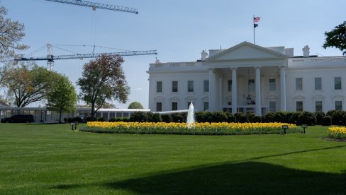 Поједностављење: Американци поново стрељају