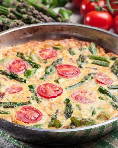 ПРСТЕ ДА ПОЛИЖЕТЕ: Омлет са шпарглама