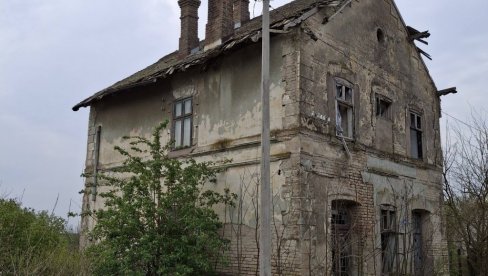 Без возног реда само - успомене: Железничка станица у Крушчићу код Куле чами препуштена зубу времена