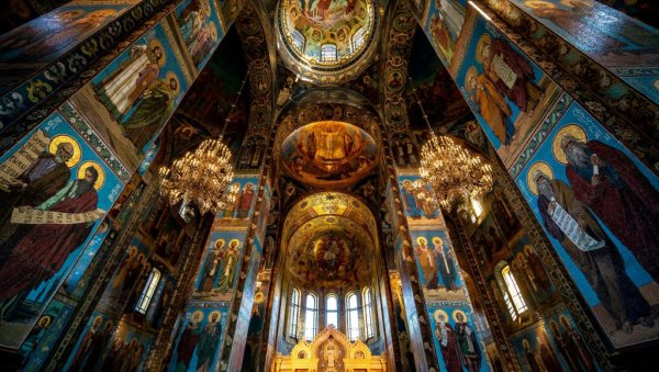 СТАРО ВЕРОВАЊЕ КОЈЕ И ДАНАС ЖИВИ: Девојке које желе сазнати за кога ће се удати, уочи Великог четвртка треба да ураде једну ствар