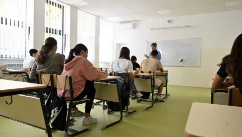 КРАЈ РАСПУСТА: Ђаци од сутра поново у клупама