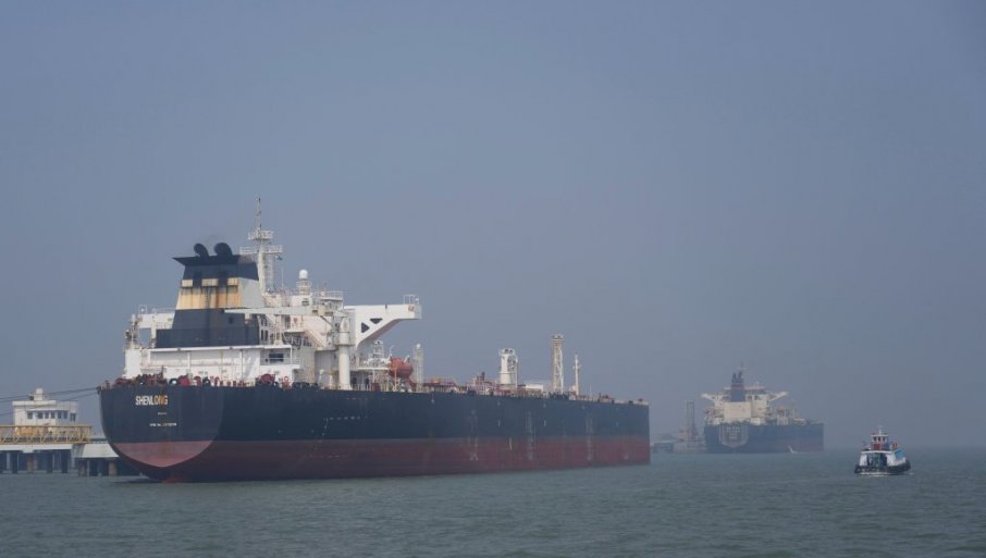 „ОРМУСКИ МОРЕУЗ ЈЕ ОТВОРЕН, АЛИ... Огласио се Техеран - Ово је услов за пролазак америчких бродова