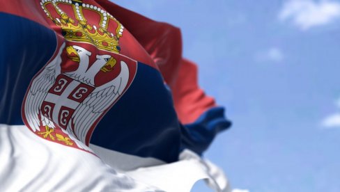 VREDNE RUKE NAŠIH BAKA I MAJKU Novosti saznaju: Najveću zastavu za skup Srbija naša porodica šile su srpkinje
