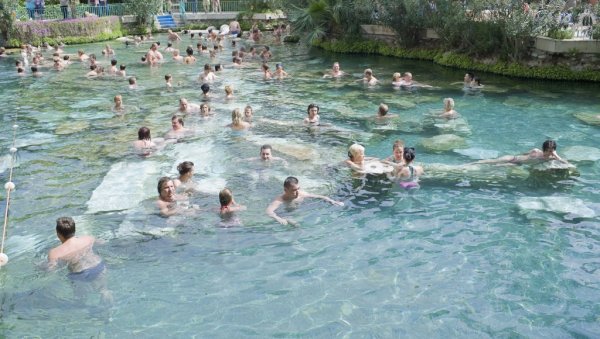 КУПАЊЕ У ТОПЛИМ ИЗВОРИМА БЕЗ ДИНАРА: Ова места нуде прави спа у природи и то бесплатно, а не зна се која локације је лепша