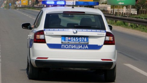 UDES KOD VALJEVA: Biciklista bez kočenja udario u auto